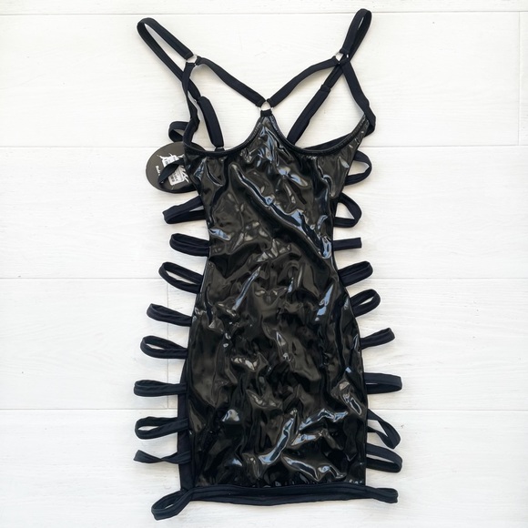 BARE-SIDE STRIPED DRESS - Picture 3 of 7